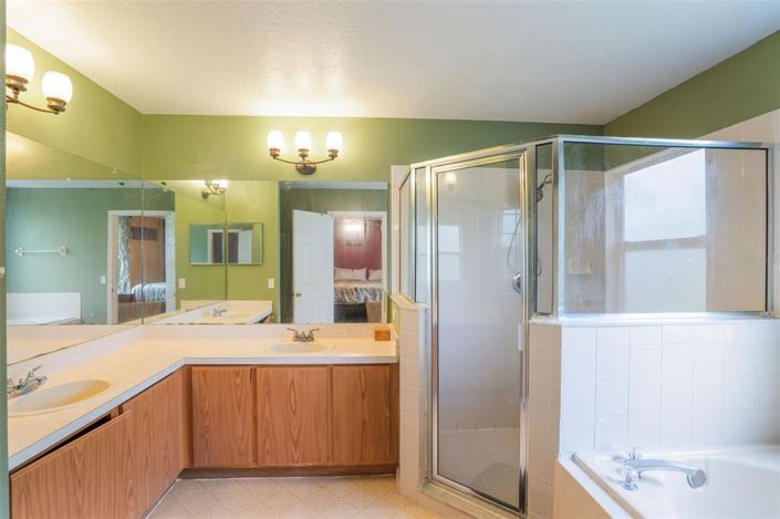 Image No.20-4 Bed House for sale