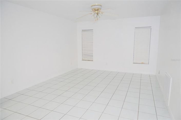 Image No.15-4 Bed House for sale