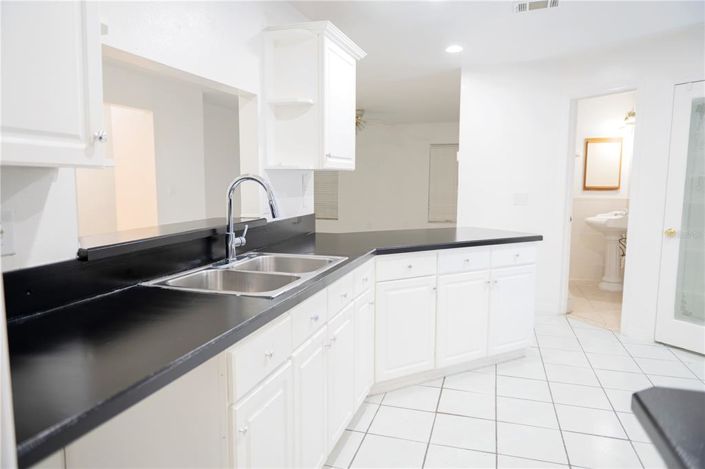 Image No.17-4 Bed House for sale