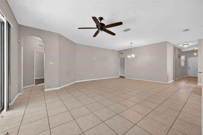 Image No.11-5 Bed House for sale