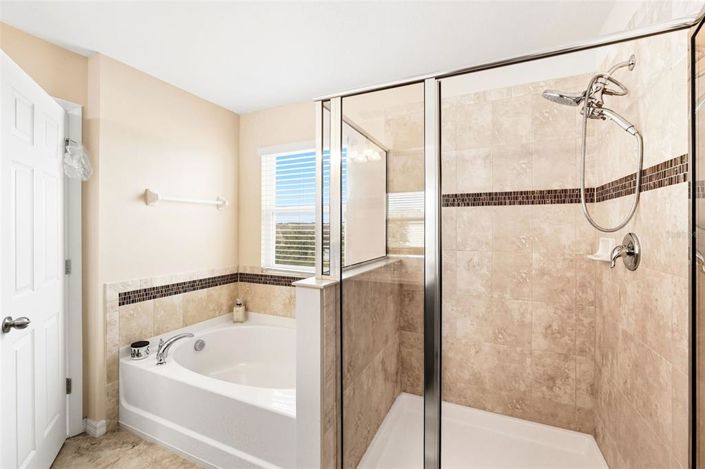 Image No.18-5 Bed House for sale