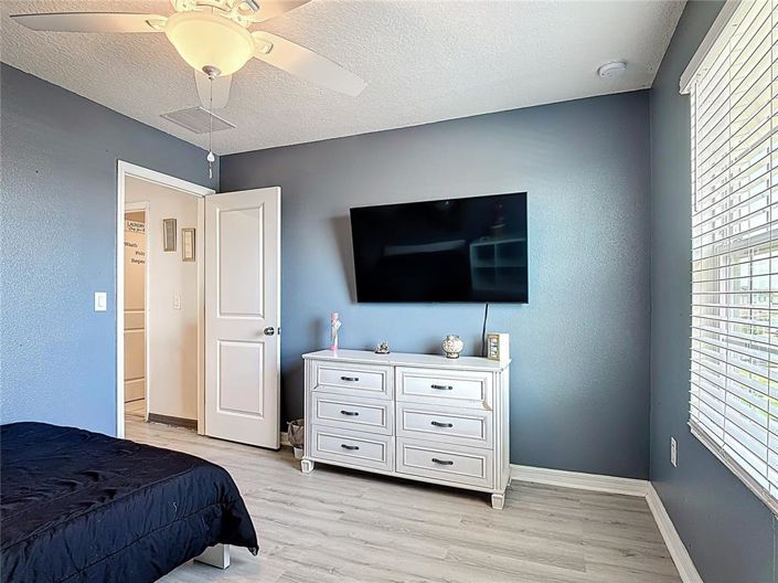 Image No.30-5 Bed House for sale