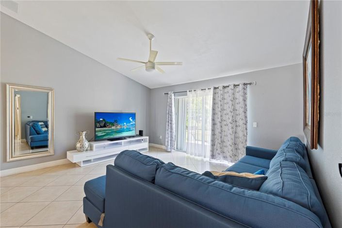 Image No.21-3 Bed House for sale