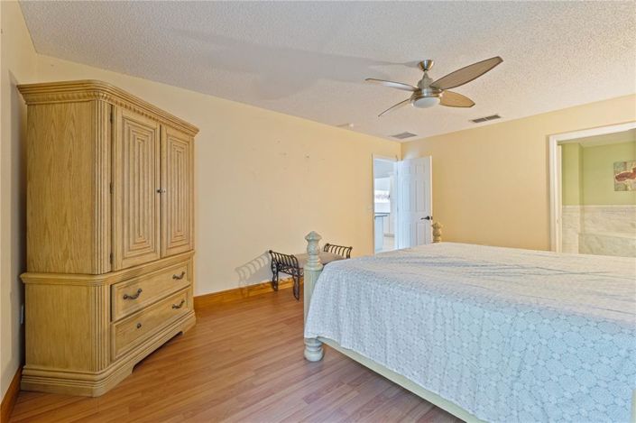 Image No.8-3 Bed House for sale