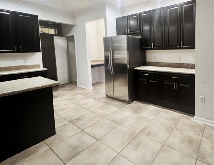 Image No.11-3 Bed House for sale