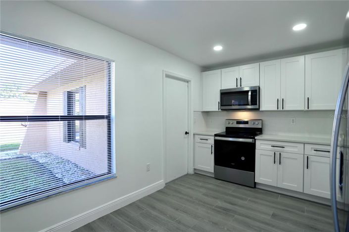 Image No.10-3 Bed House for sale