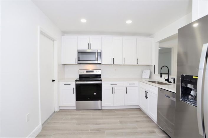 Image No.11-3 Bed House for sale