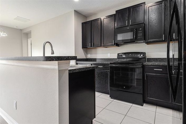 Image No.10-3 Bed House for sale