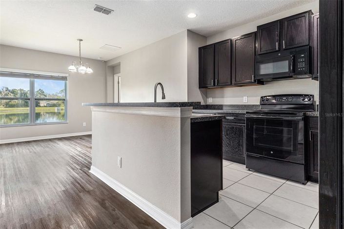 Image No.6-3 Bed House for sale