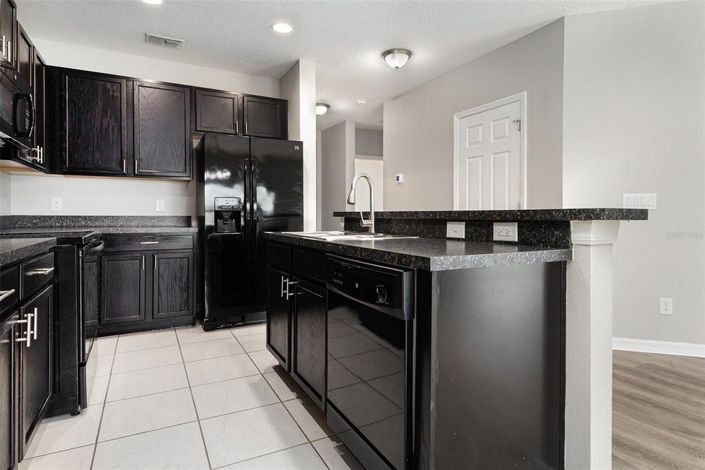 Image No.8-3 Bed House for sale