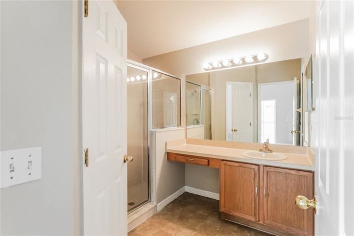 Image No.10-3 Bed House for sale