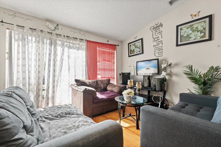 Image No.2-Maison de 4 chambres à vendre à Saint John