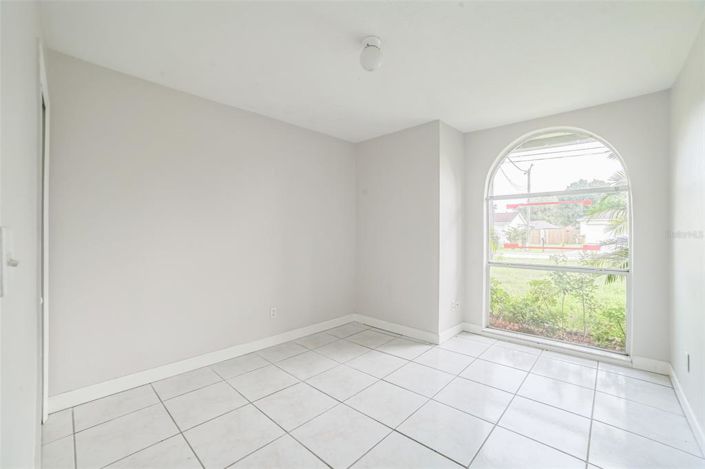 Image No.10-3 Bed House for sale