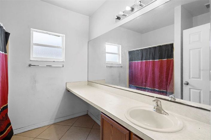 Image No.18-3 Bed House for sale