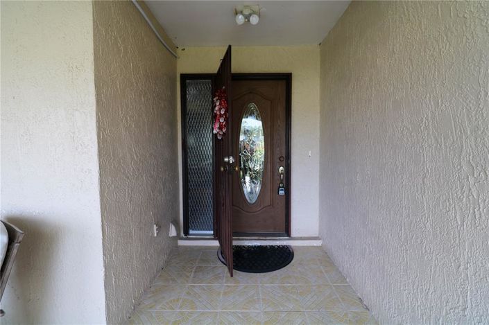 Image No.5-5 Bed House for sale