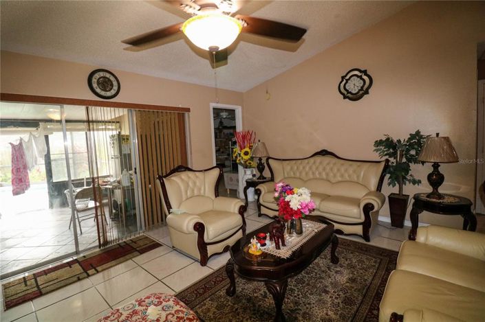 Image No.8-5 Bed House for sale