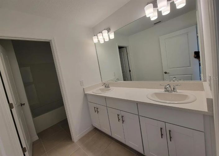 Image No.13-5 Bed House for sale