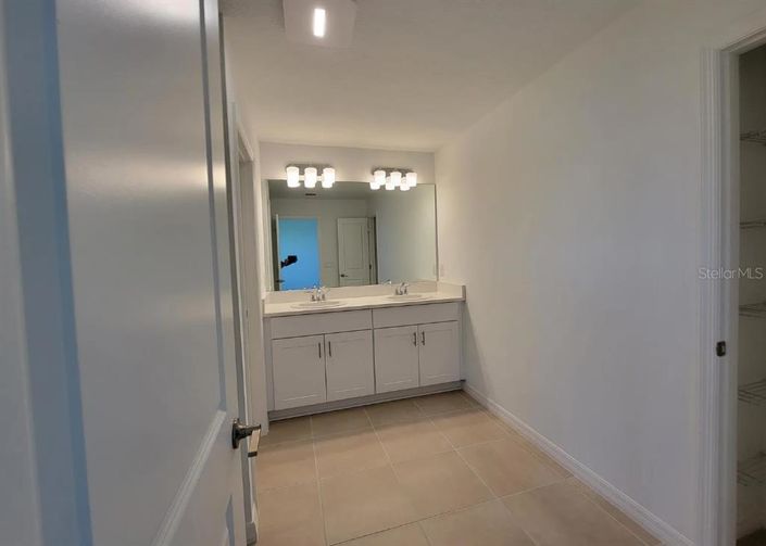 Image No.9-5 Bed House for sale