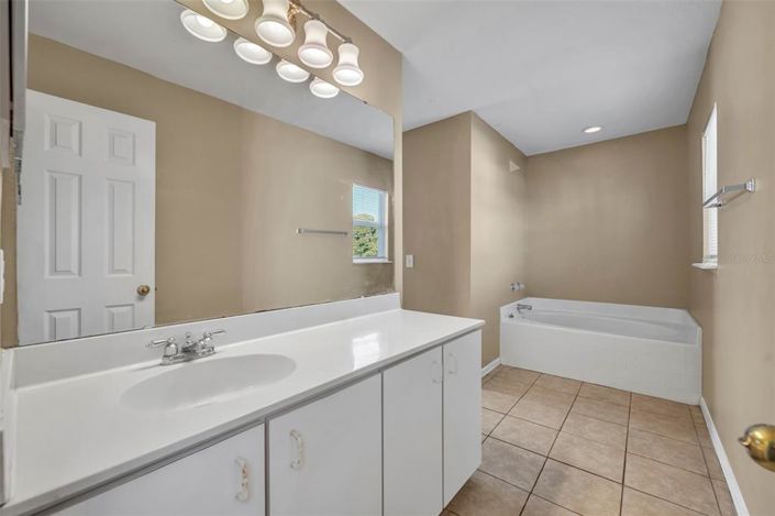 Image No.28-5 Bed House for sale