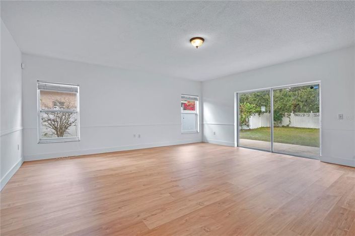 Image No.15-4 Bed House for sale