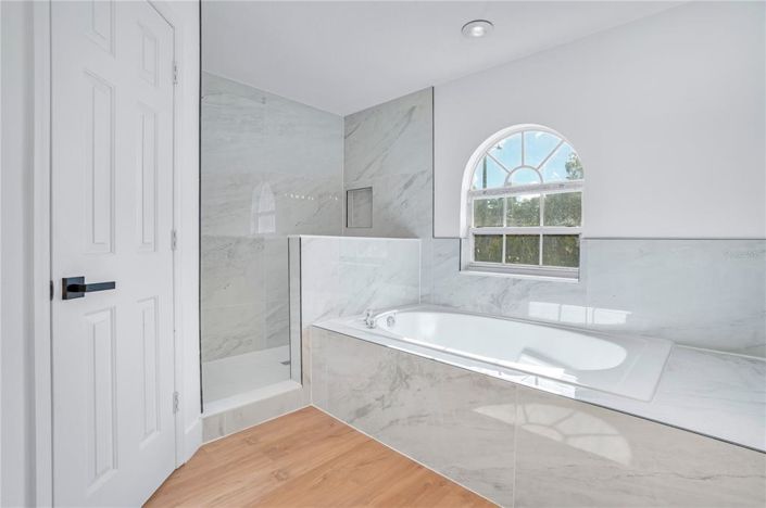 Image No.18-4 Bed House for sale