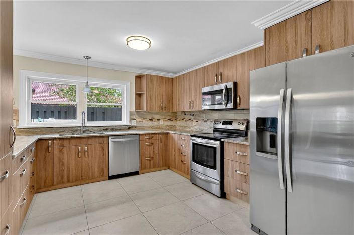 Image No.10-3 Bed Townhouse for sale