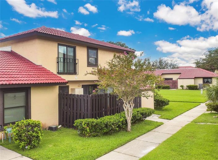 Image No.27-3 Bed Townhouse for sale