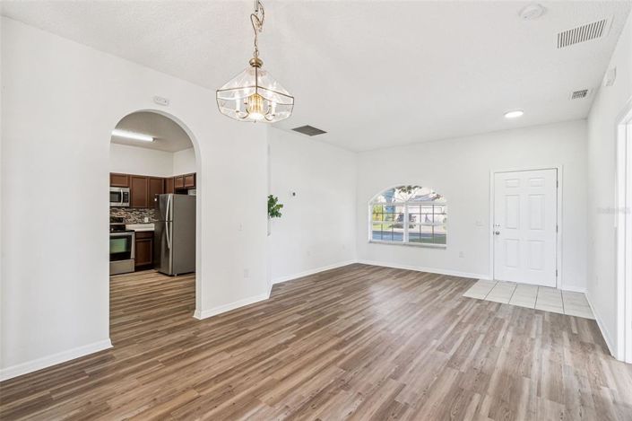 Image No.17-4 Bed House for sale