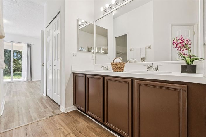 Image No.28-4 Bed House for sale