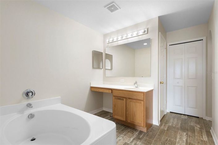 Image No.23-5 Bed House for sale