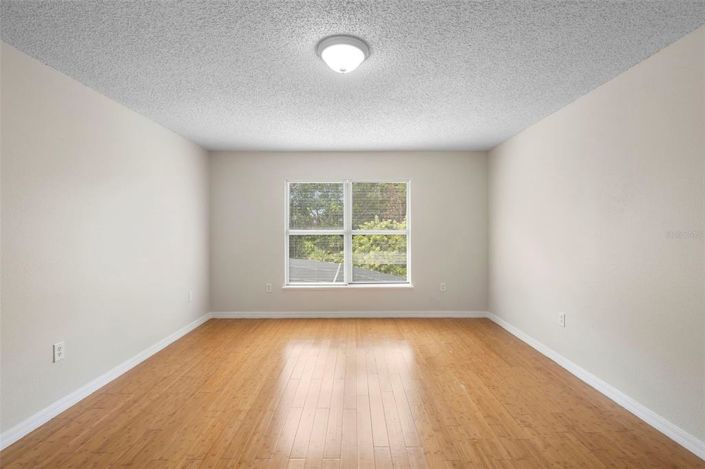 Image No.30-5 Bed House for sale