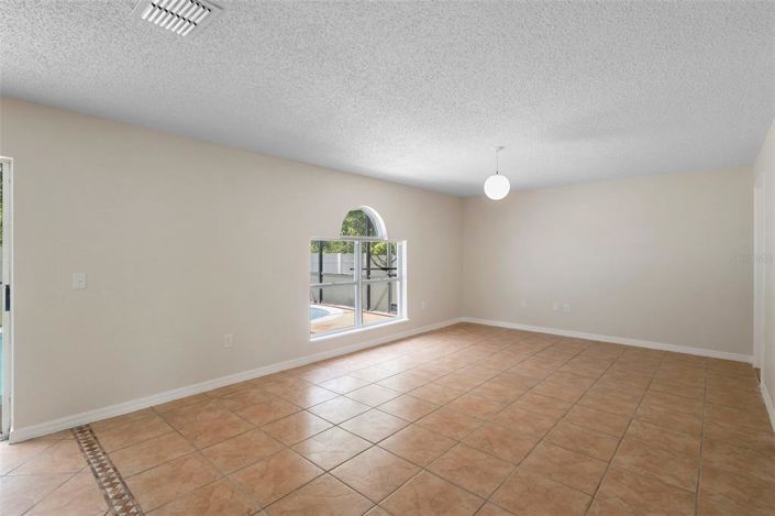 Image No.34-5 Bed House for sale