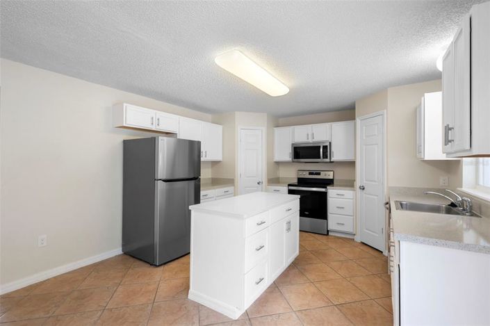 Image No.36-5 Bed House for sale