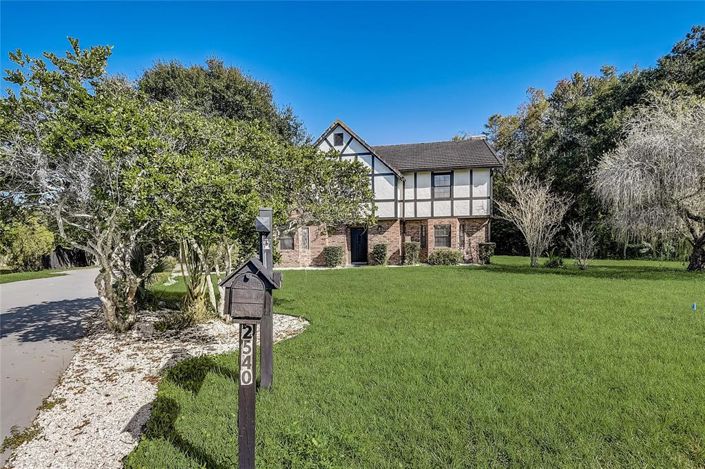 Image No.4-6 Bed House for sale