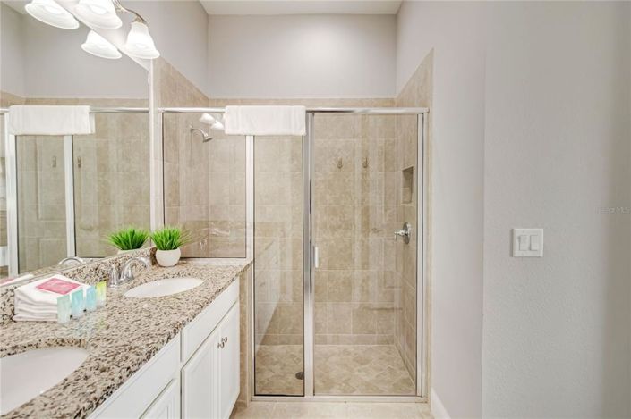 Image No.25-5 Bed Townhouse for sale