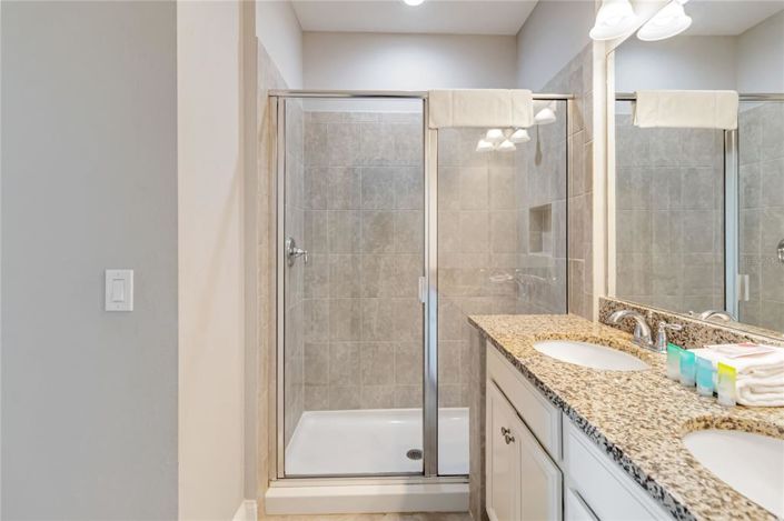 Image No.36-5 Bed Townhouse for sale