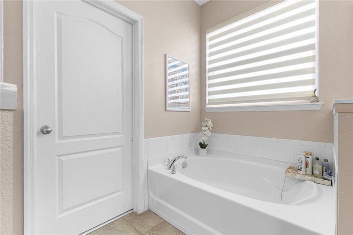 Image No.10-4 Bed House for sale