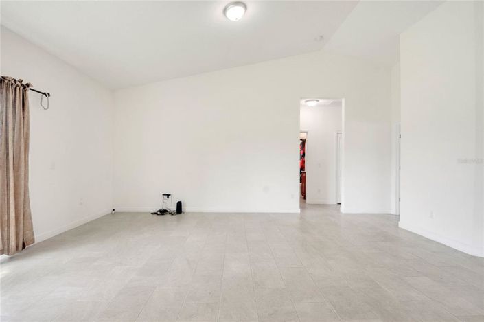 Image No.12-4 Bed House for sale