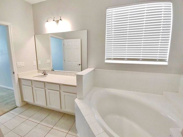 Image No.12-6 Bed House for sale