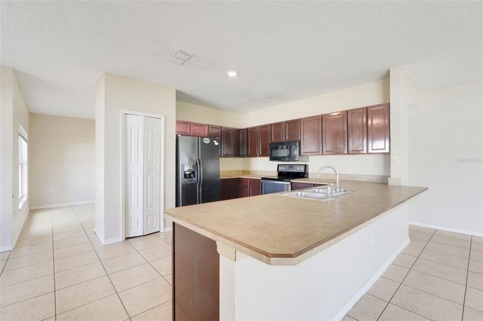 Image No.15-4 Bed House for sale