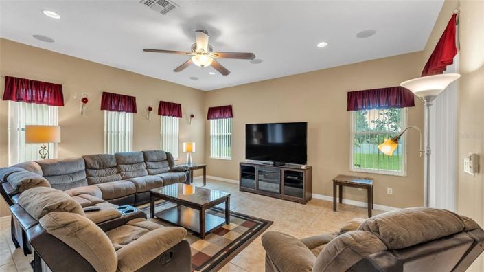 Image No.19-5 Bed House for sale