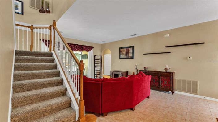 Image No.8-5 Bed House for sale