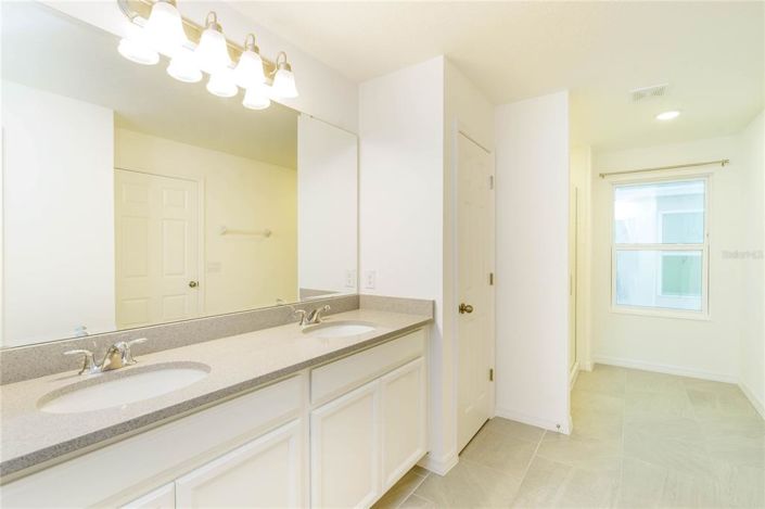 Image No.27-5 Bed House for sale