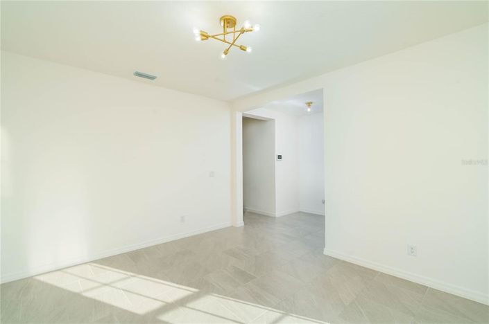 Image No.5-5 Bed House for sale