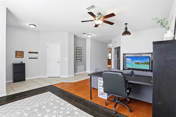 Image No.10-3 Bed House for sale