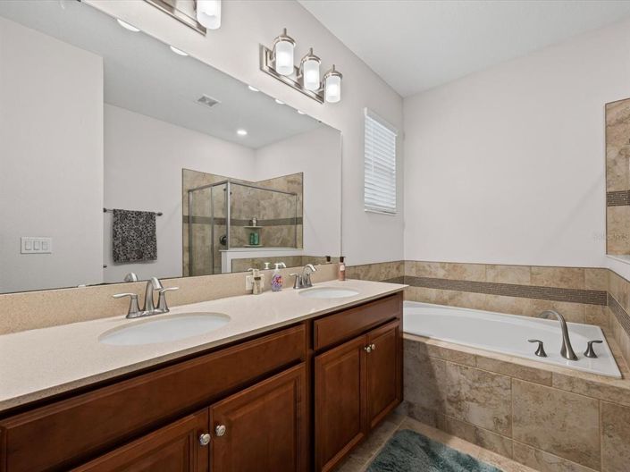 Image No.17-4 Bed House for sale