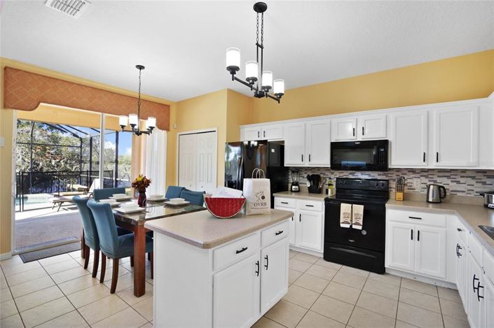 Image No.8-6 Bed House for sale