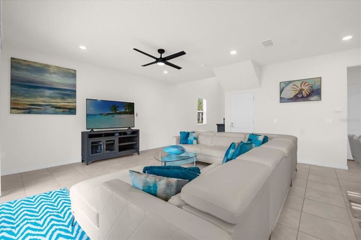 Image No.9-5 Bed House for sale