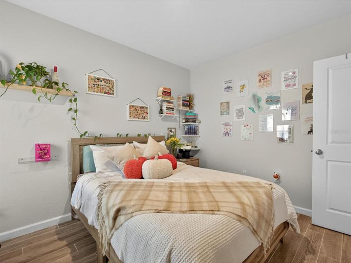 Image No.20-4 Bed House for sale