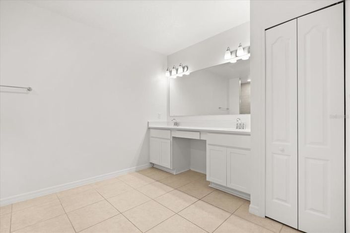 Image No.18-4 Bed House for sale